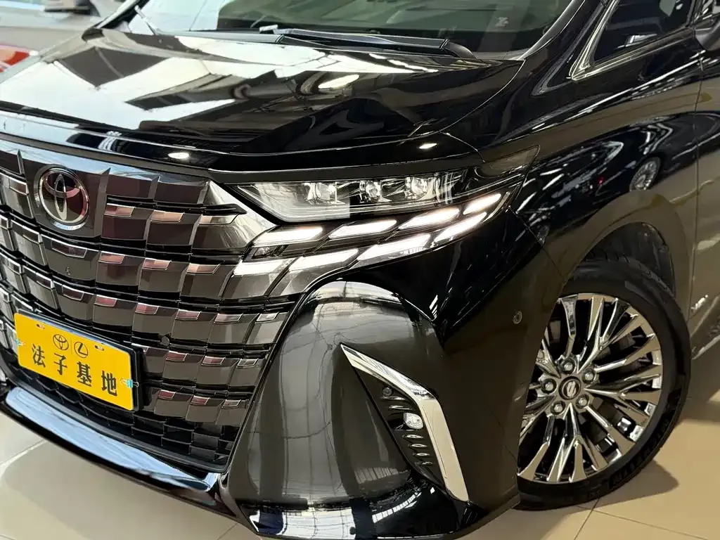 Toyota Alphard — фото 5