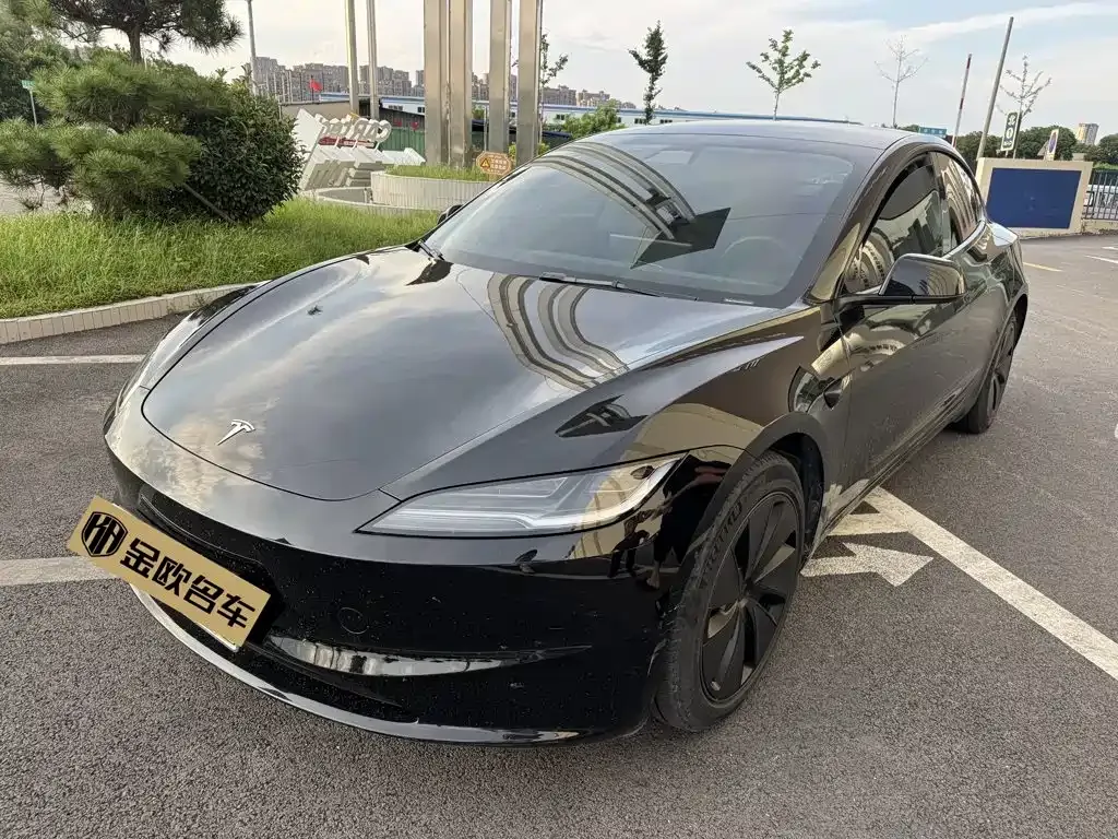 Tesla Model 3 — фото 1