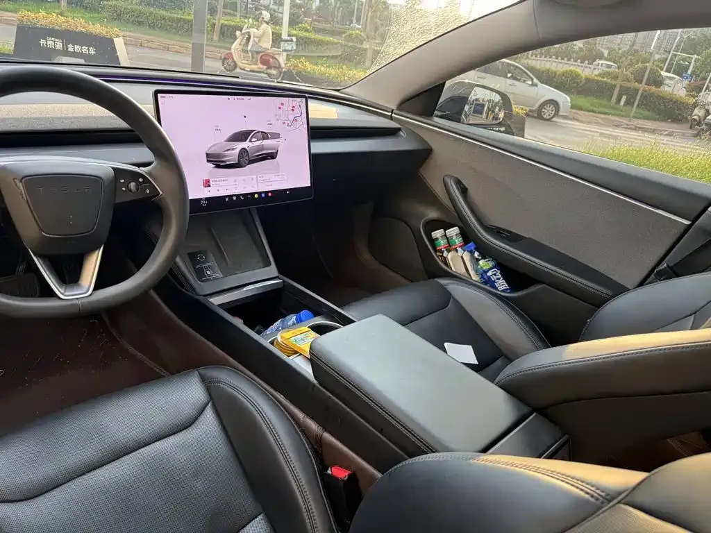 Tesla Model 3 — фото 4