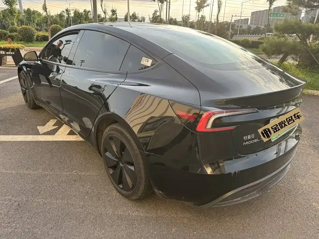Tesla Model 3 — фото 3