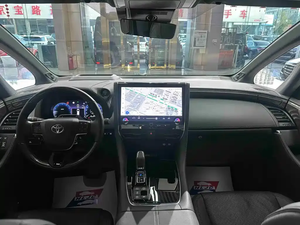 Toyota Alphard — фото 8