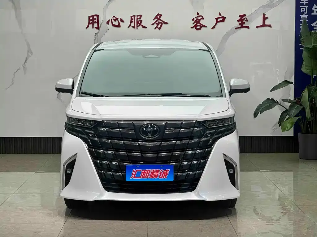 Toyota Alphard — фото 2