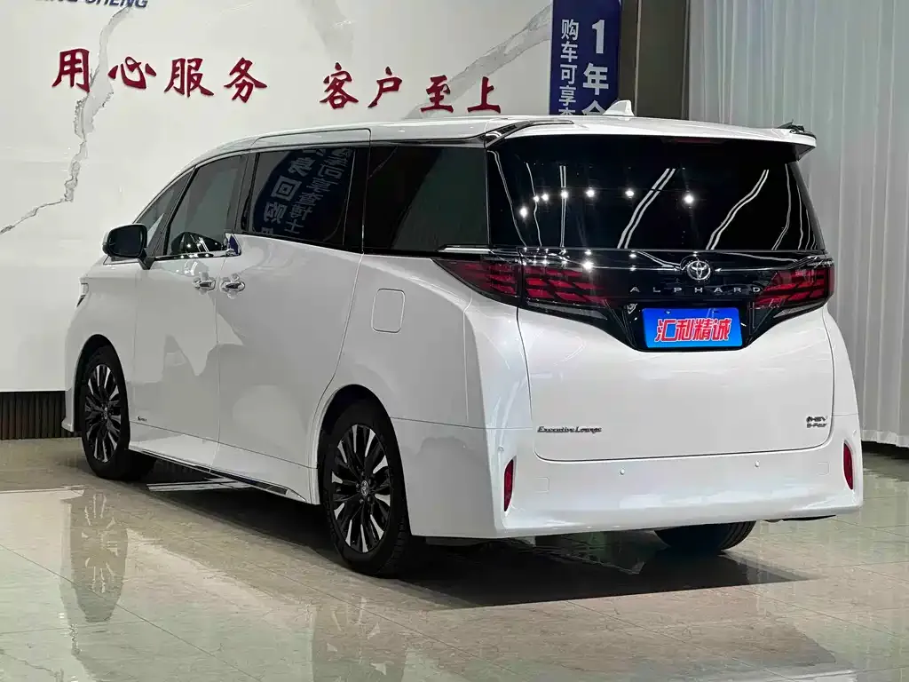 Toyota Alphard — фото 4