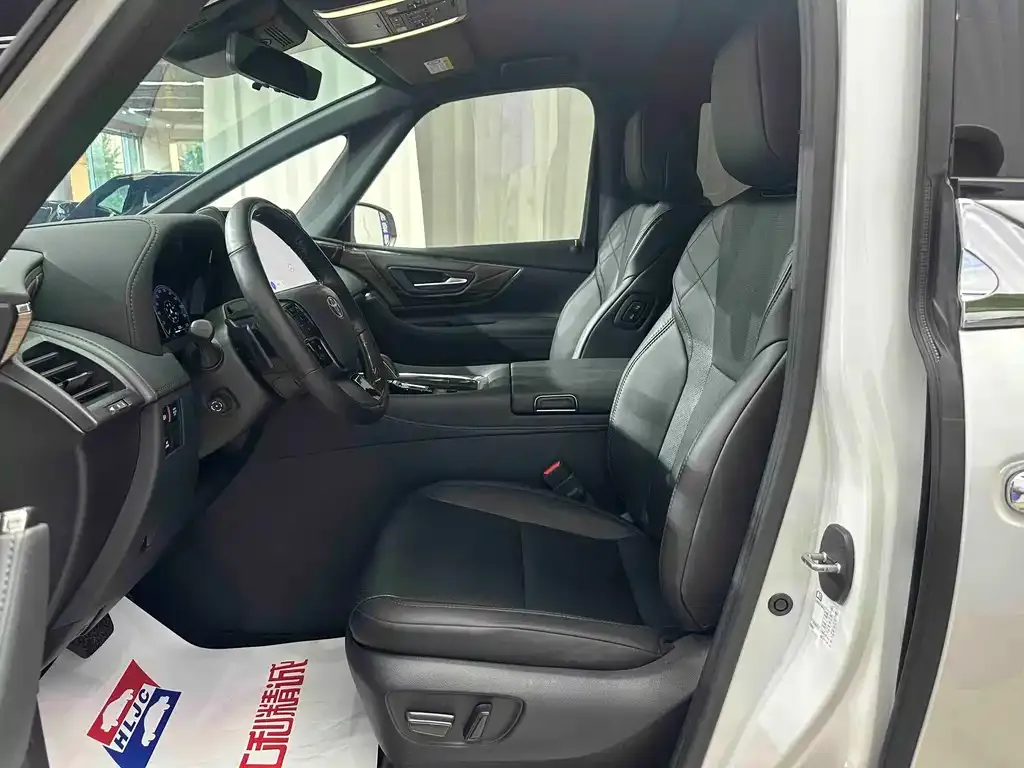 Toyota Alphard — фото 7