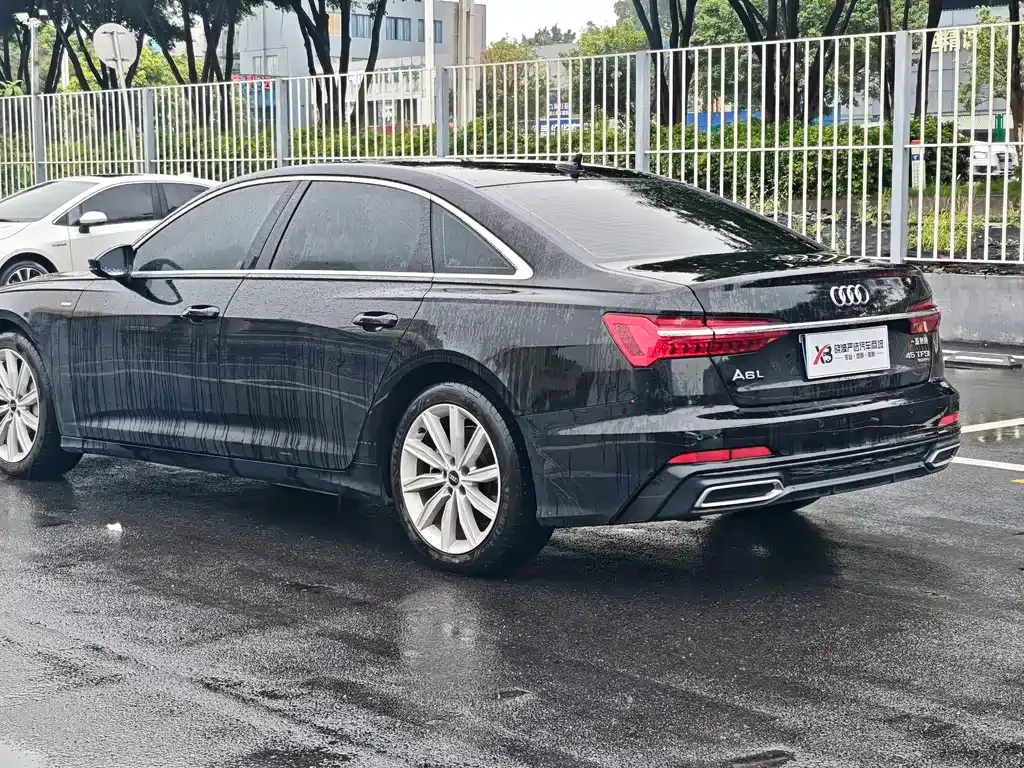 Audi A6L — фото 9