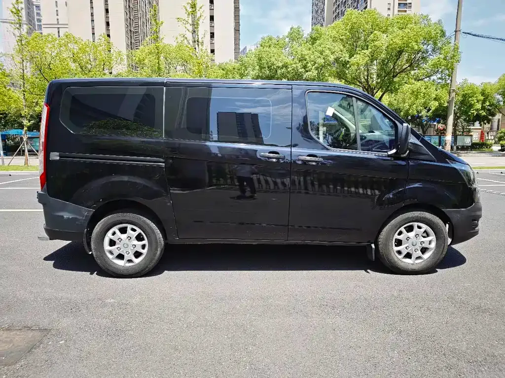 Ford Transit — фото 10