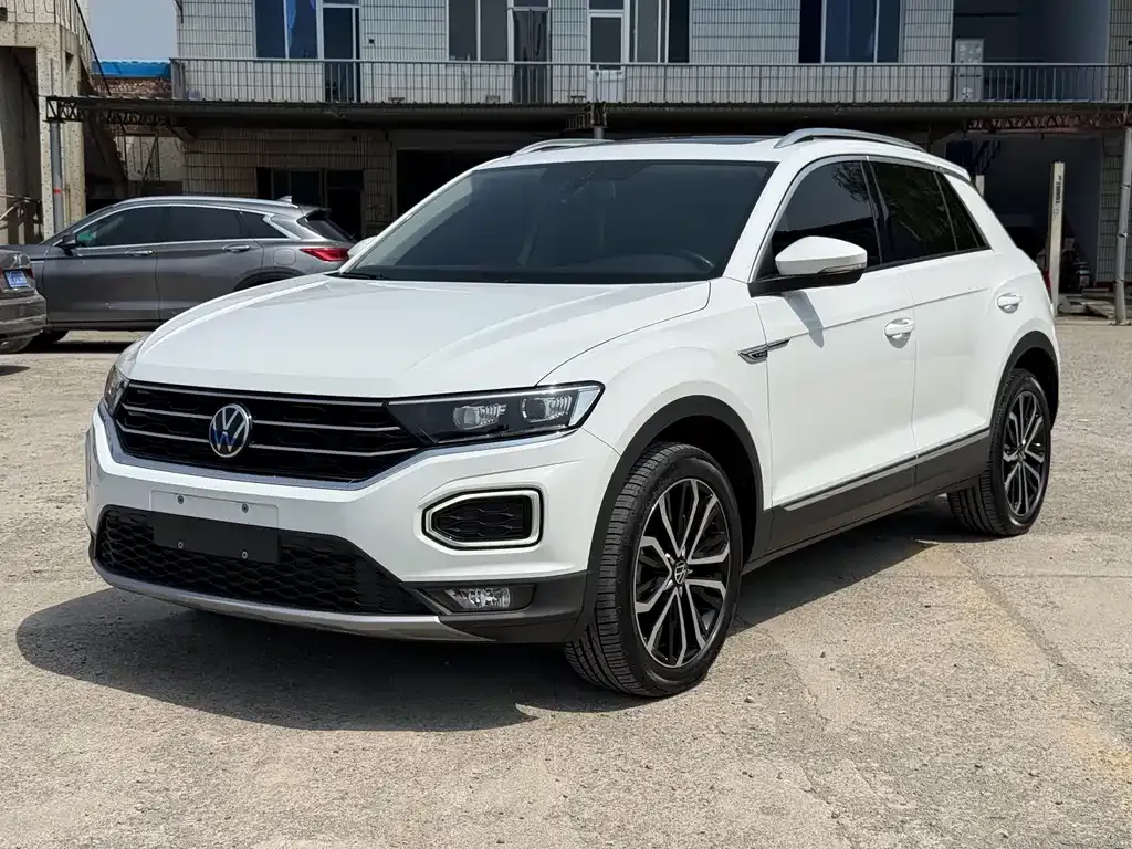 Volkswagen T-Roc — фото 1