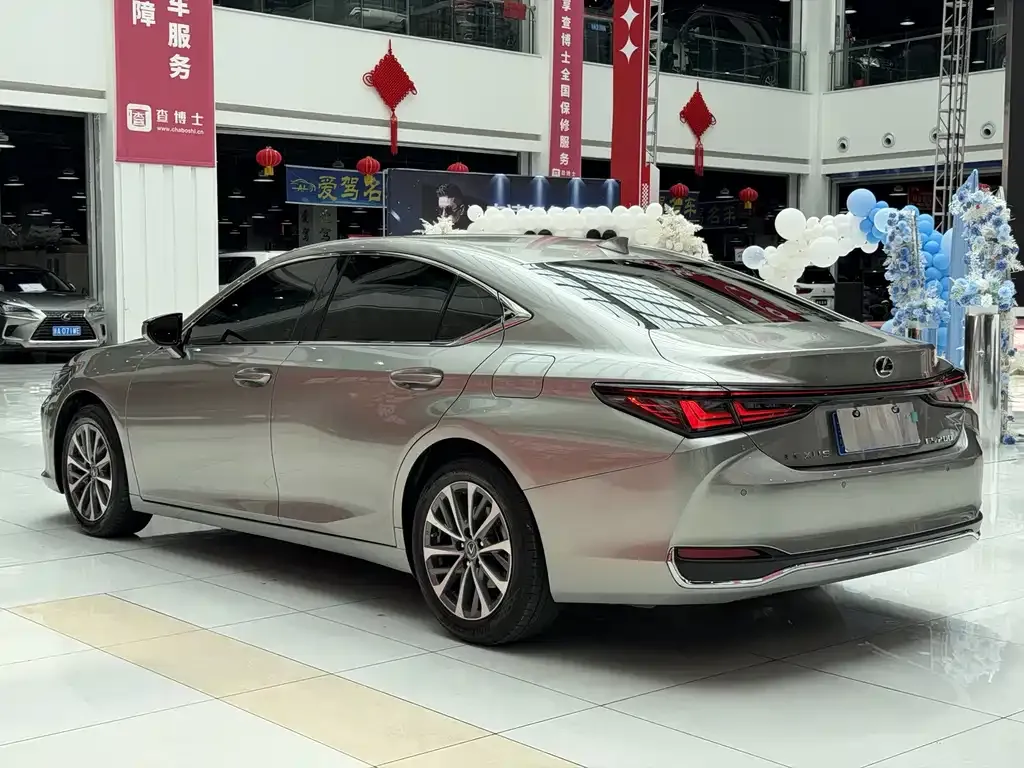 Lexus ES — фото 8