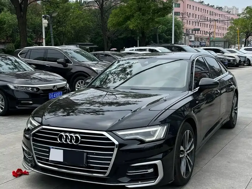Audi A6L — фото 1