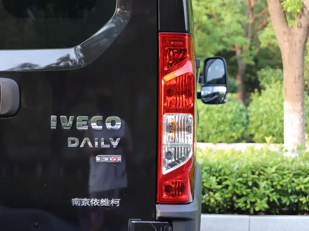 IVECO Ousheng — фото 2