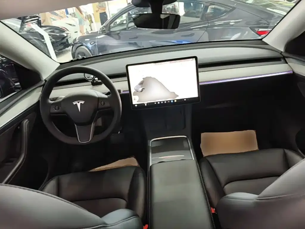 Tesla Model Y — фото 10