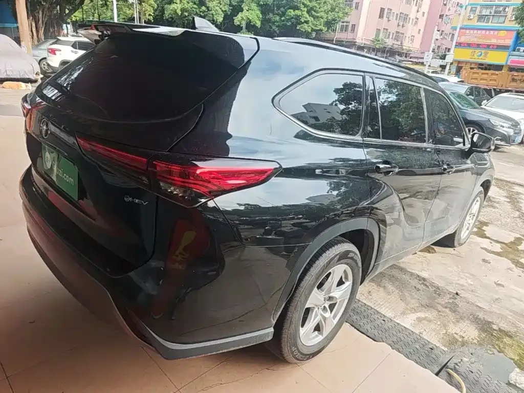 Toyota Highlander — фото 7