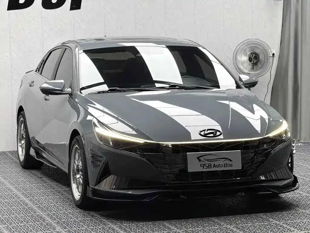 Hyundai Elantra — фото 2