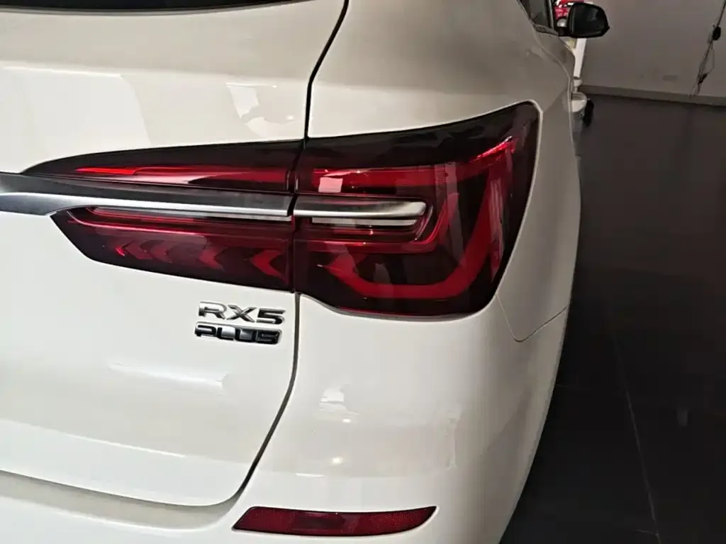 Roewe RX5 — фото 10