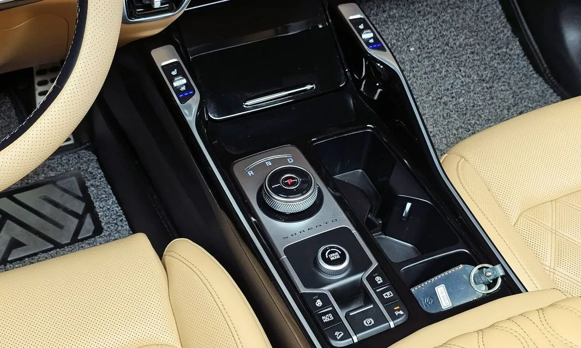 Kia Sorento — фото 8