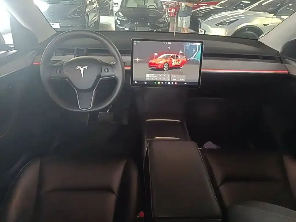 Tesla Model Y — фото 2