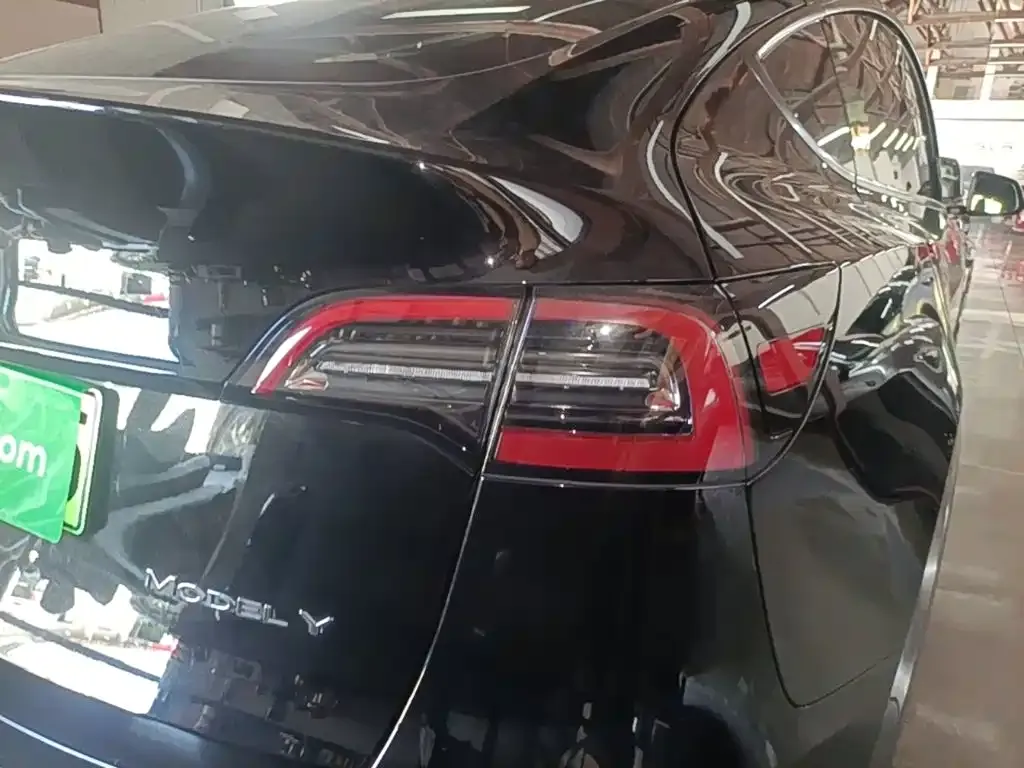 Tesla Model Y — фото 8