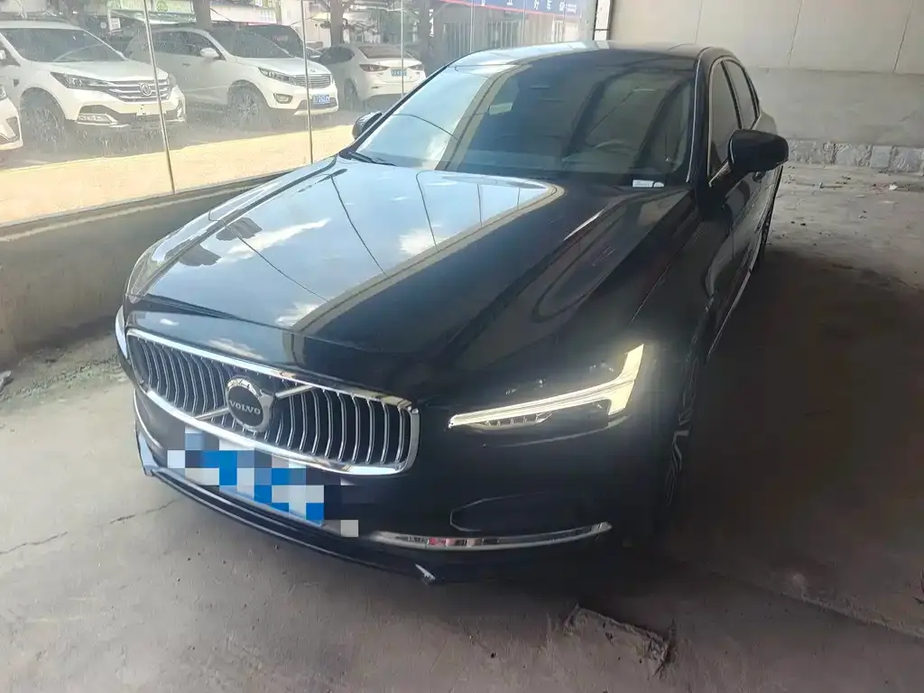 Volvo S90 — фото 1