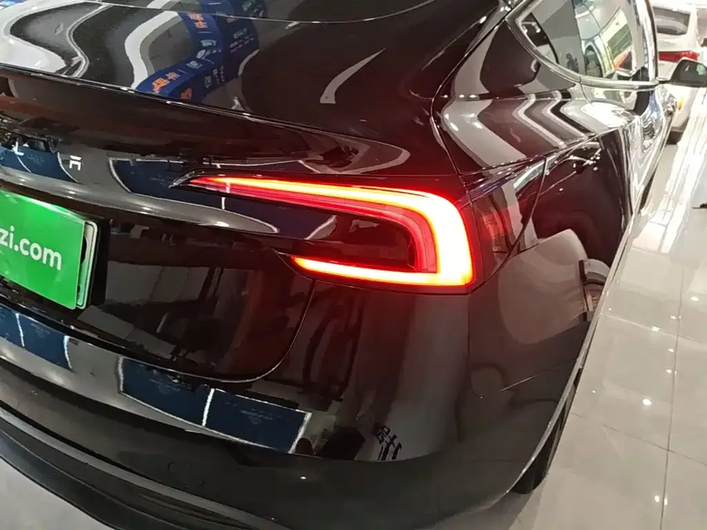 Tesla Model 3 — фото 4