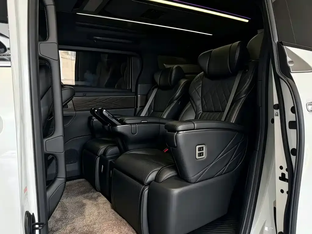 Toyota Vellfire — фото 3