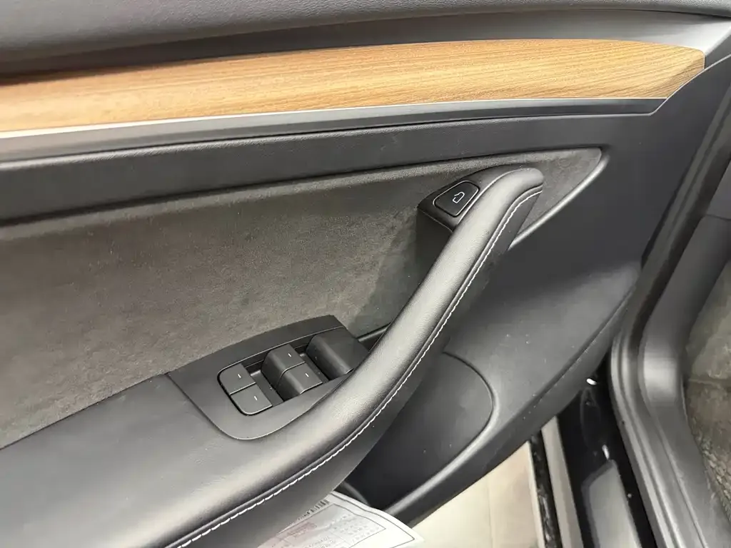 Tesla Model 3 — фото 3