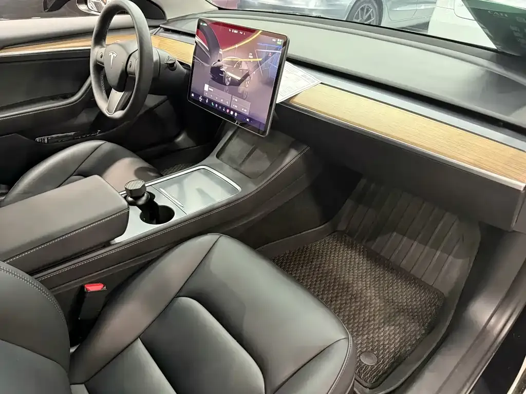 Tesla Model 3 — фото 6