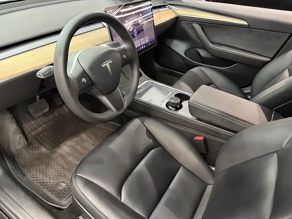 Tesla Model 3 — фото 7
