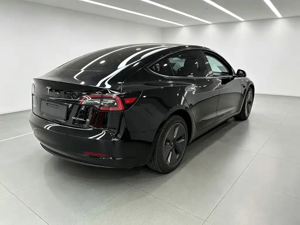 Tesla Model 3 — фото 10