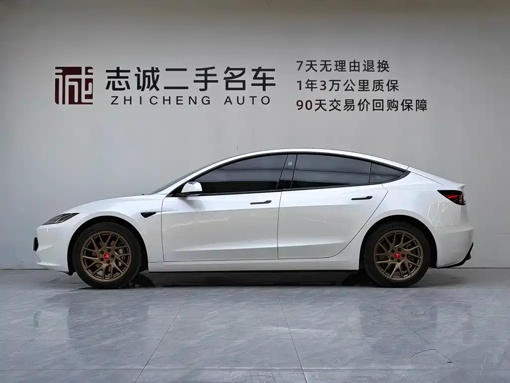 Tesla Model 3 — фото 10