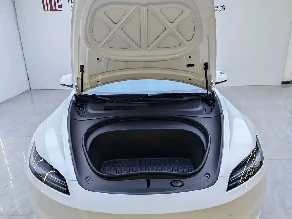 Tesla Model 3 — фото 8