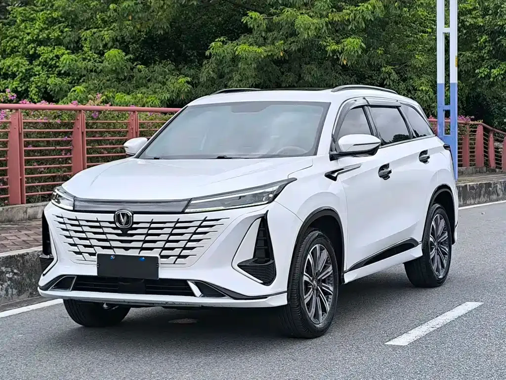 Changan CS75PLUS — фото 1