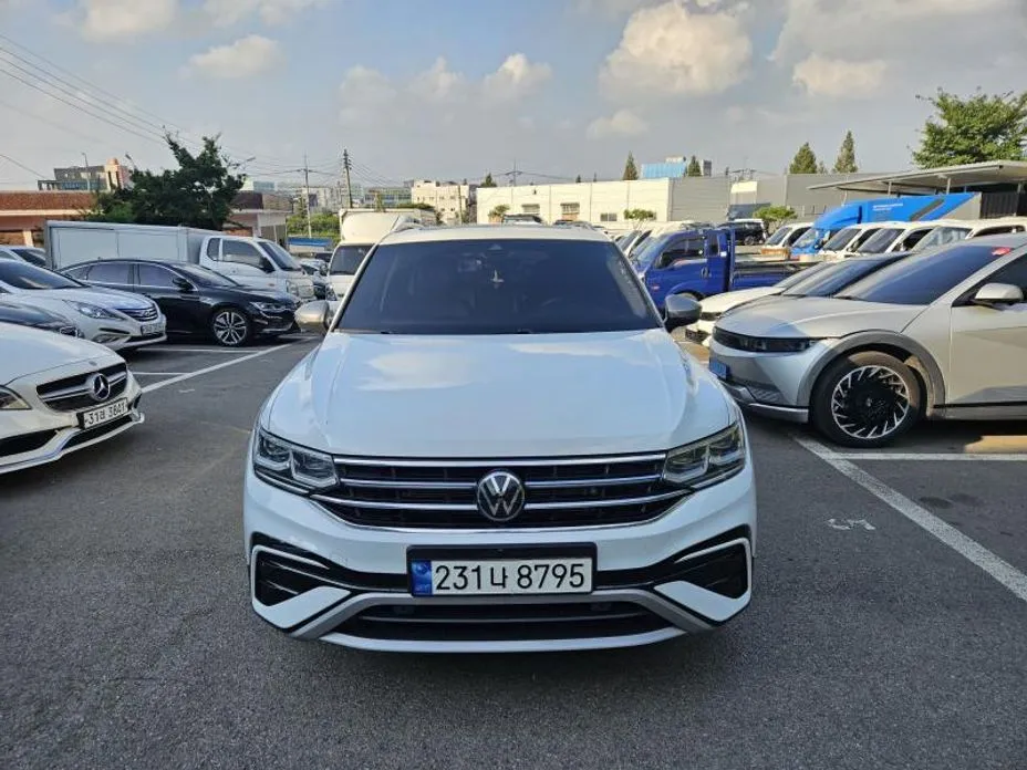 Volkswagen Tiguan — фото 1