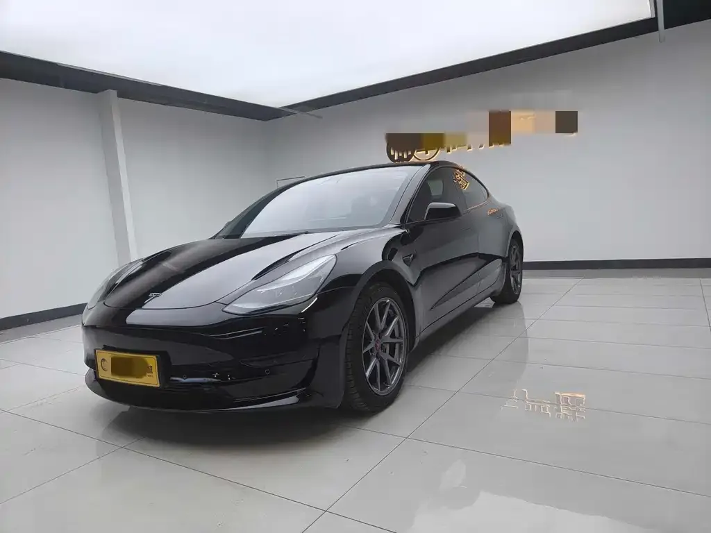 Tesla Model 3 — фото 1