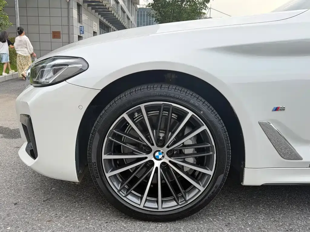 BMW 5 Series — фото 4