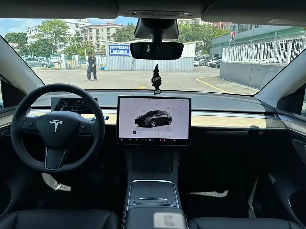 Tesla Model Y — фото 7