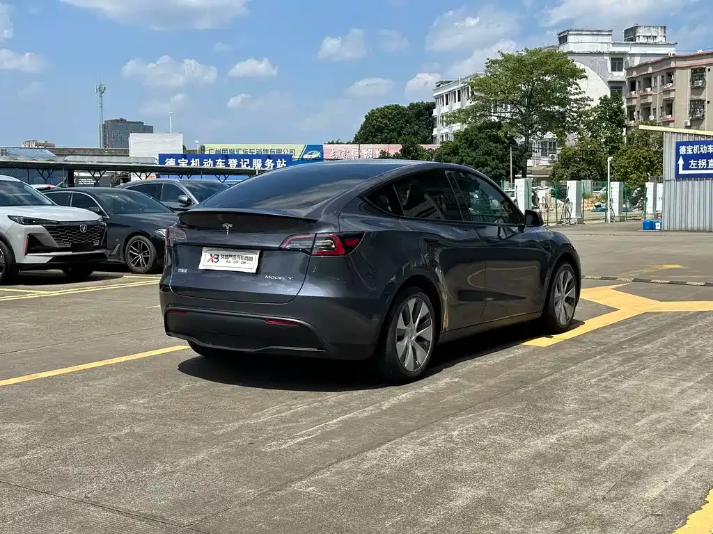 Tesla Model Y — фото 3