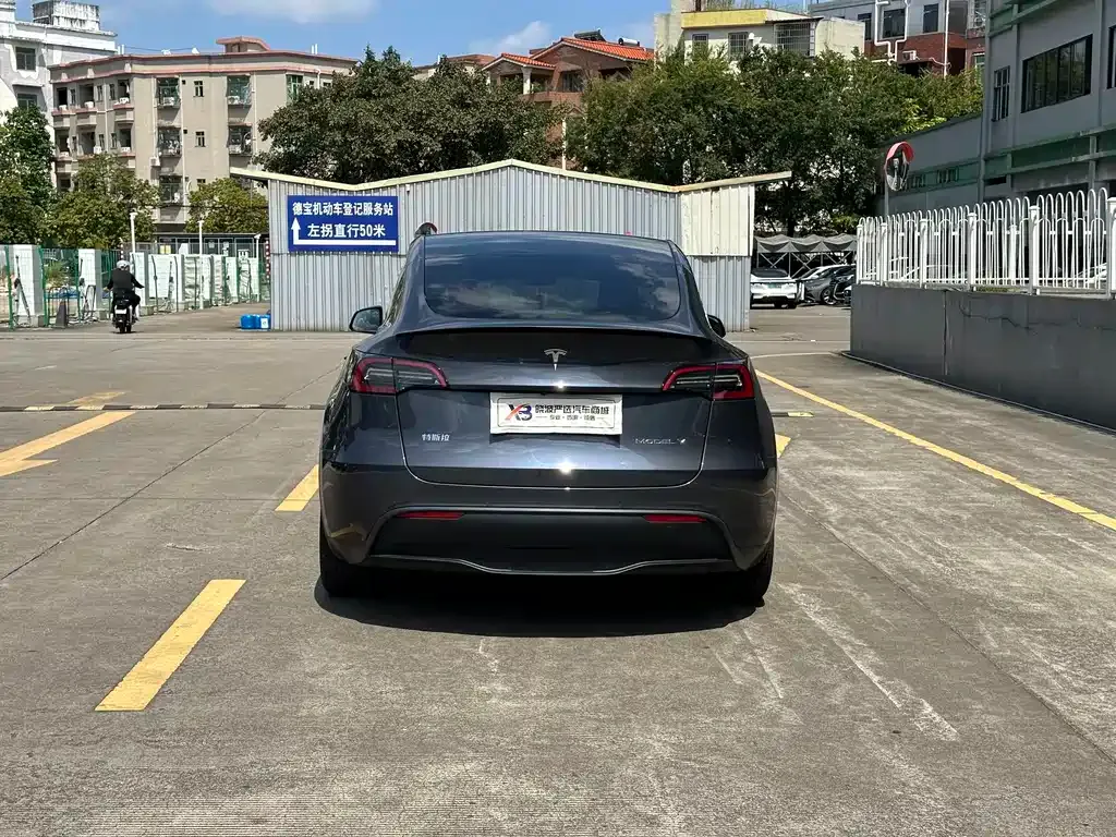 Tesla Model Y — фото 6