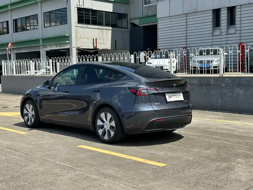 Tesla Model Y — фото 5