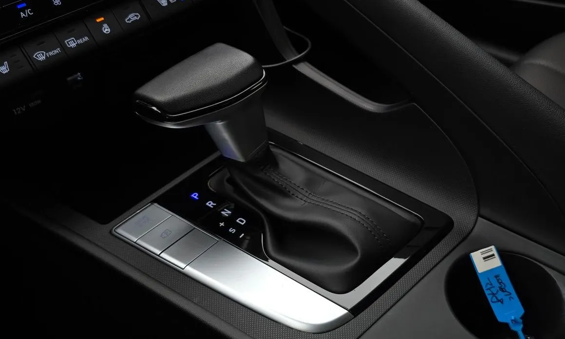 Hyundai AVANTE — фото 4