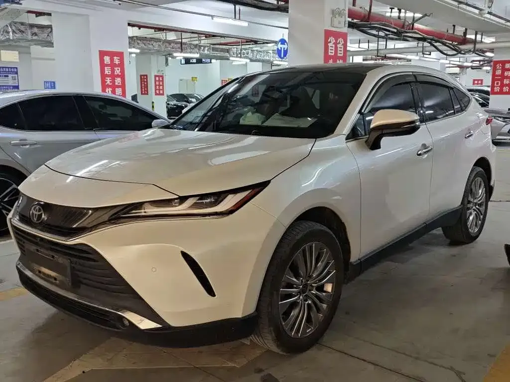 Toyota Harrier — фото 1