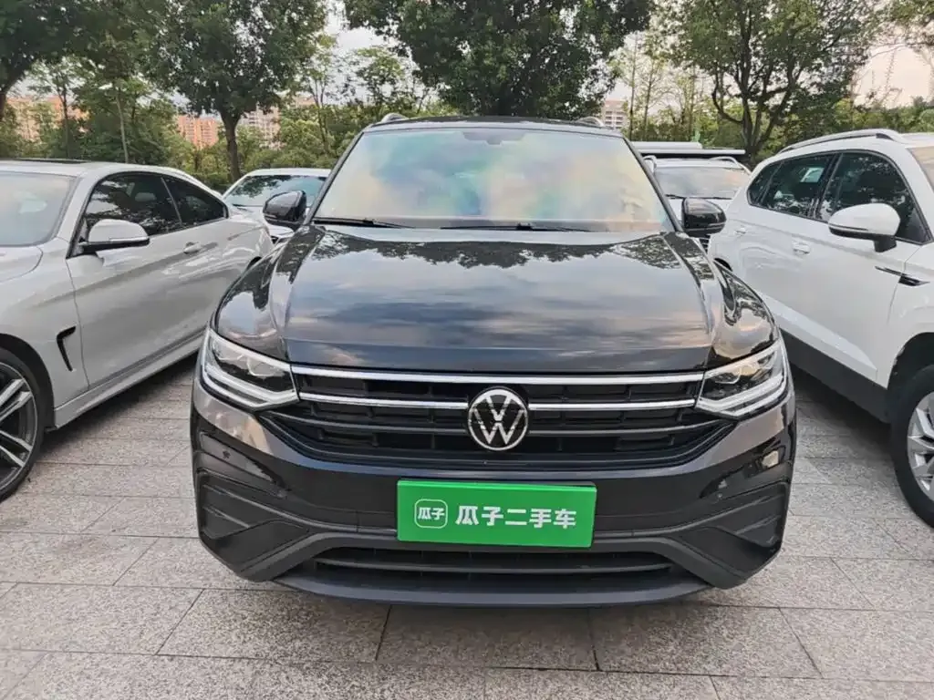 Volkswagen Tiguan L — фото 10