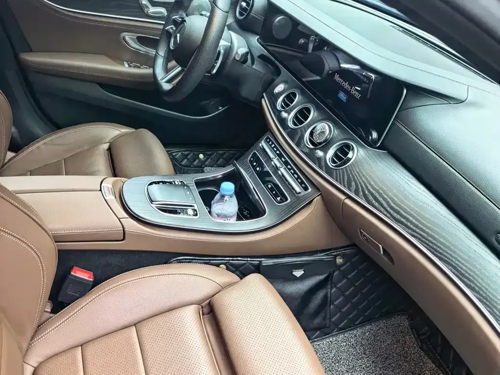 Mercedes-Benz E-Class — фото 10