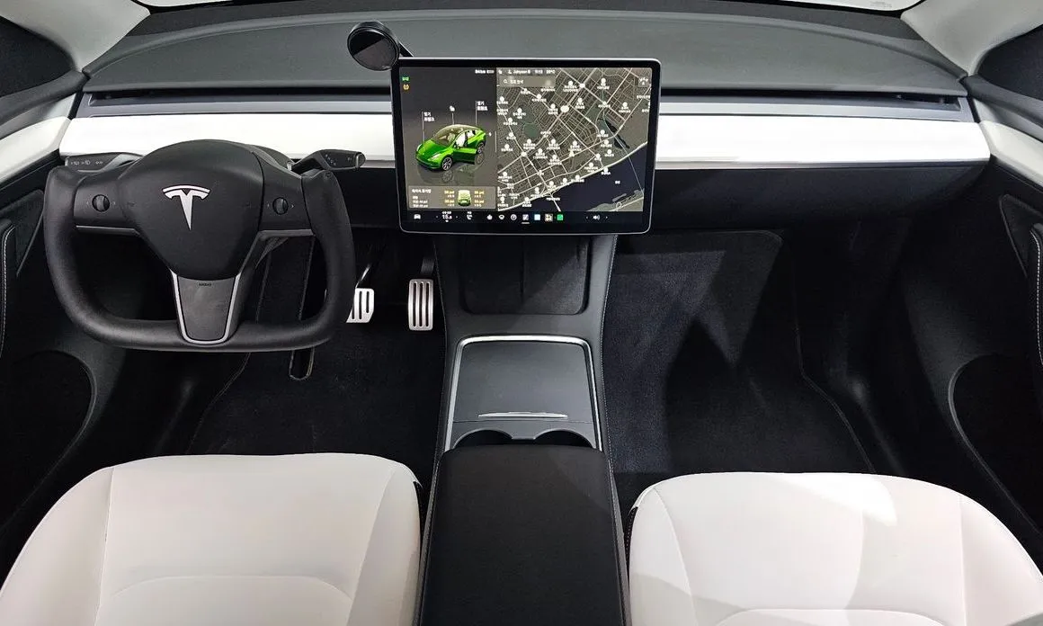 Tesla Model Y — фото 9