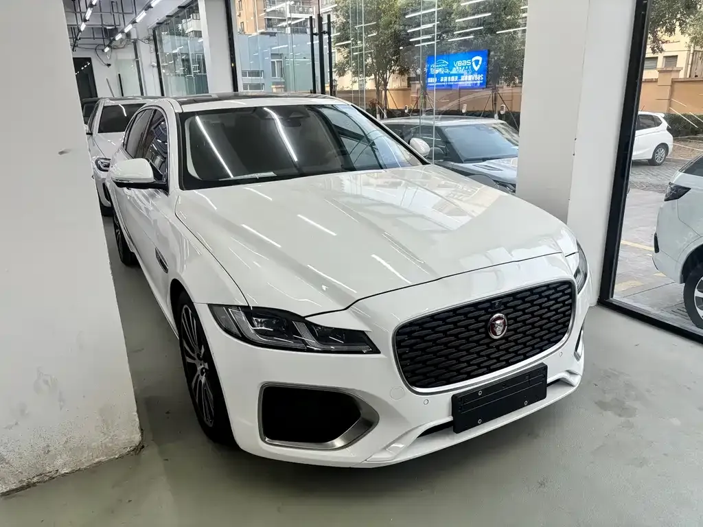 Jaguar XFL — фото 1