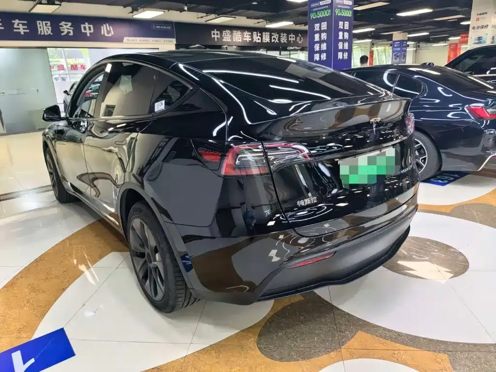 Tesla Model Y — фото 10