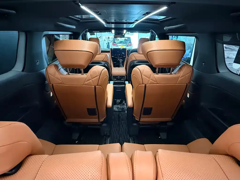 Toyota Alphard — фото 5