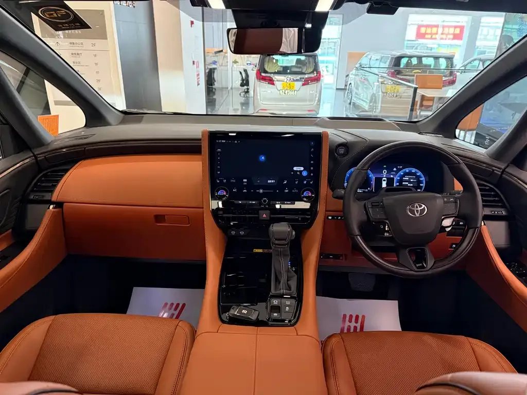 Toyota Alphard — фото 3