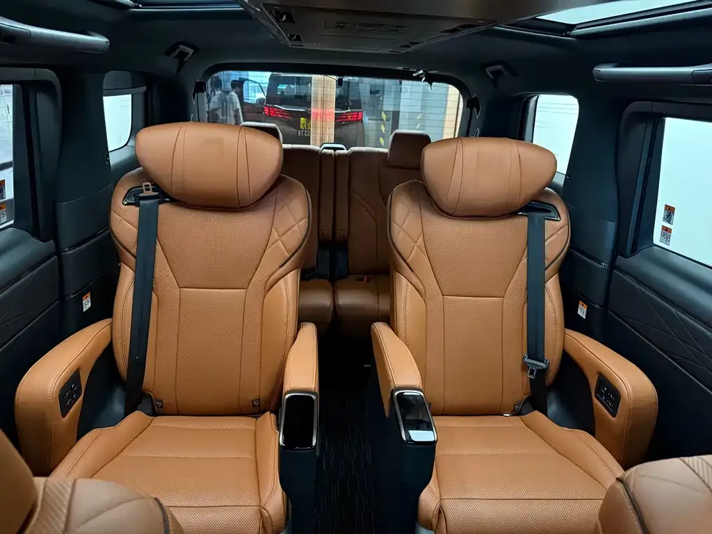 Toyota Alphard — фото 2