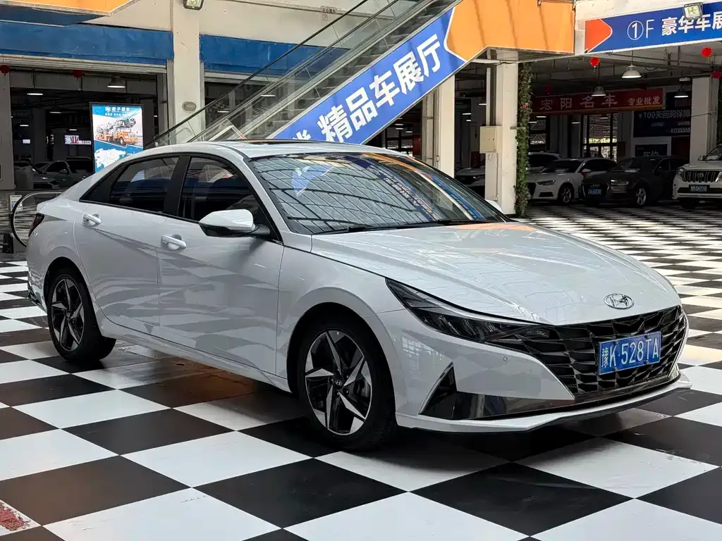 Hyundai Elantra — фото 7