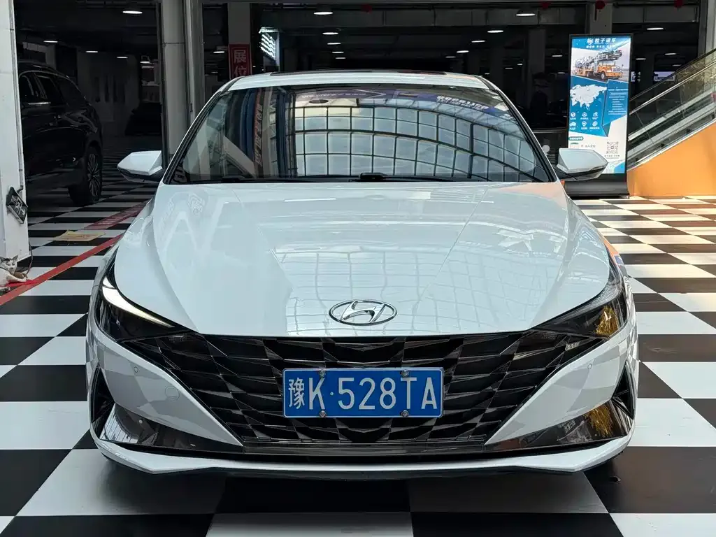 Hyundai Elantra — фото 5